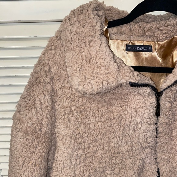 Fuzzy ZAFUL Throw Over⨠- Picture 2 of 4